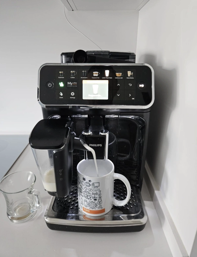 Alex's Machine Expresso LatteGo in kitchen