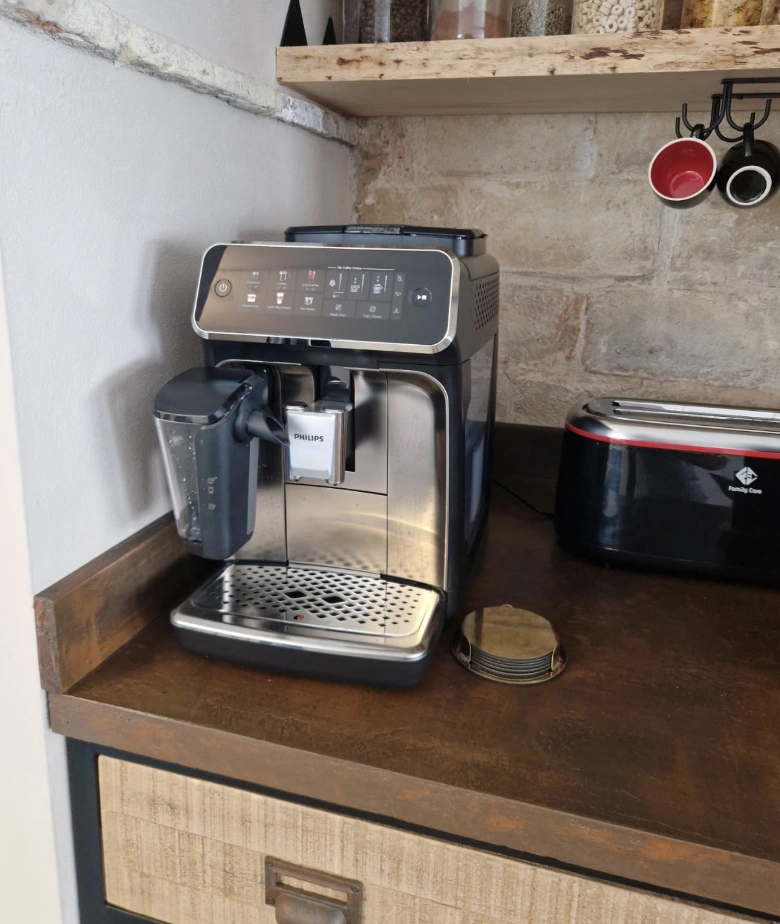 Maria's Machine Expresso LatteGo brewing coffee